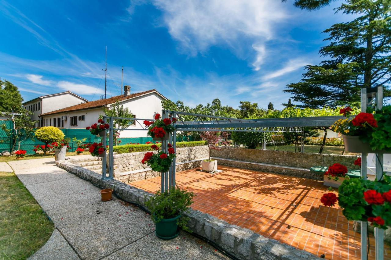 Studios Nada Krk Town Exterior photo